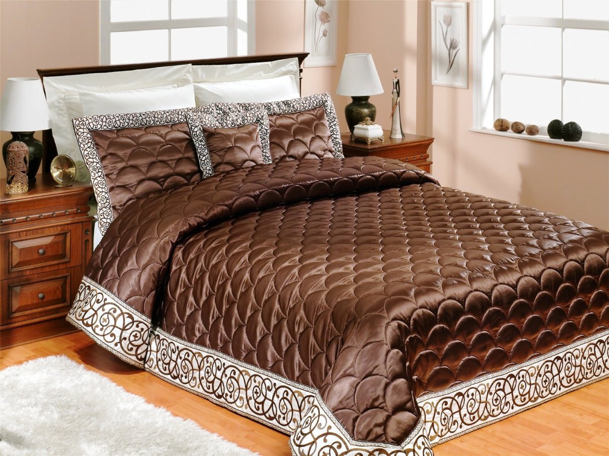 Красивое покрывало на кровать