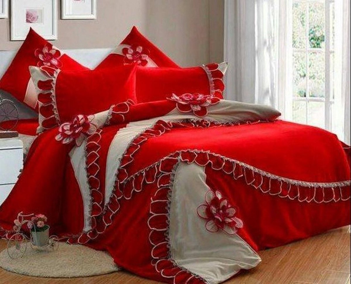 Красно белая роскошь , постель