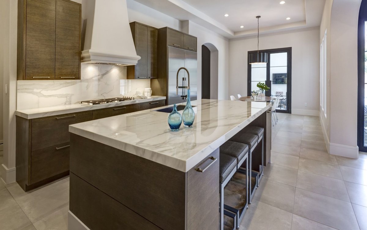 Кухня Стоун бело коричневая