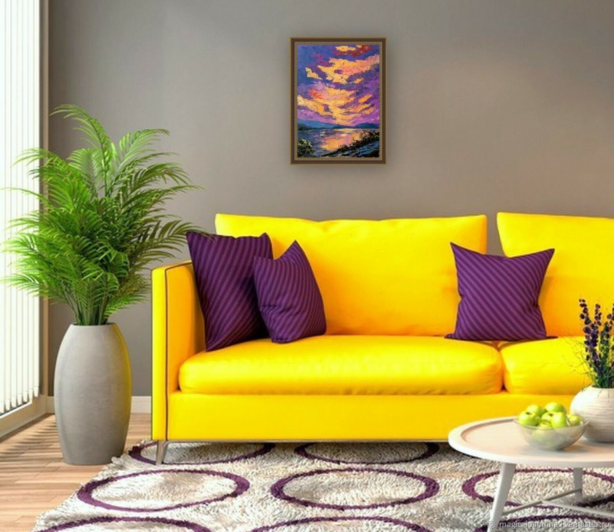 Яркий диван в интерьере
