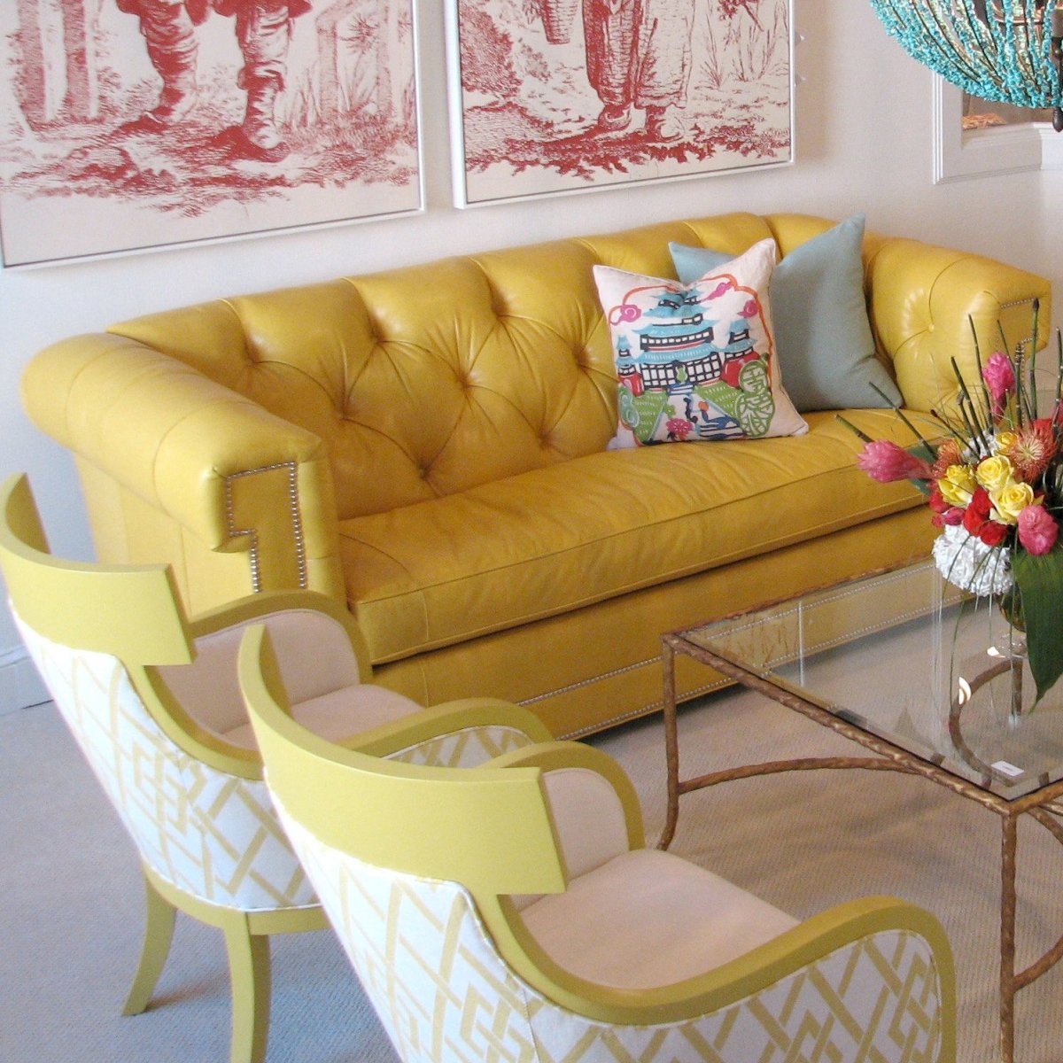 Лимонный диван в интерьере