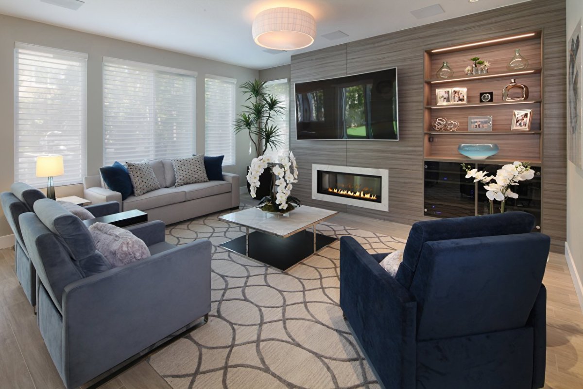 Гостиная с двумя диванами