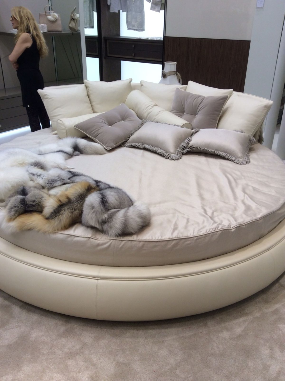 Круглая кровать 190х190