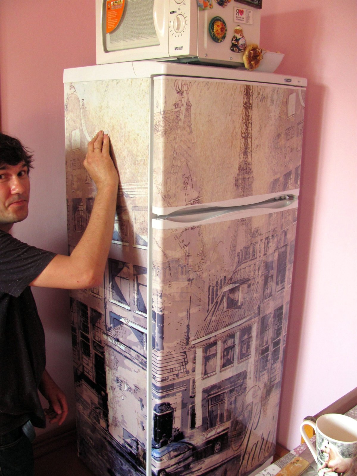 Обклеить старый холодильник