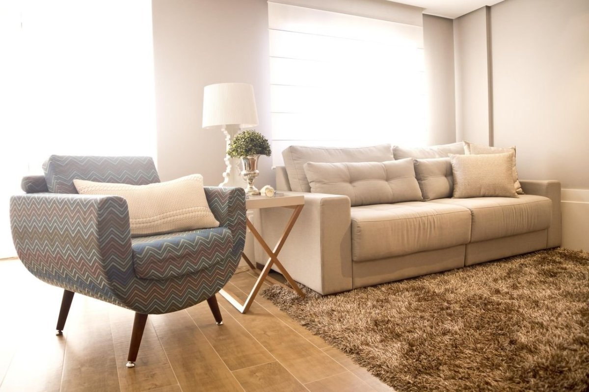 Диван на сером фоне