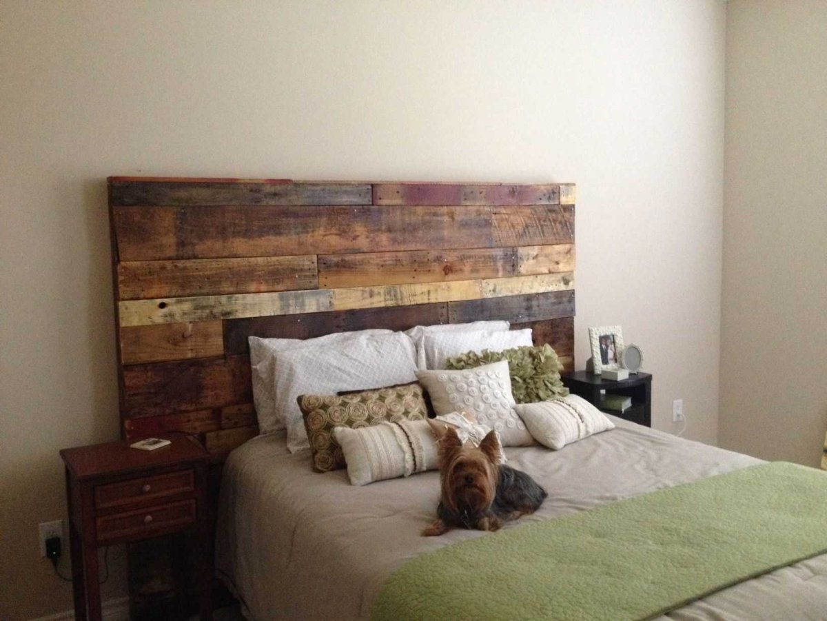 Wooden Pallet Headboard Backlit