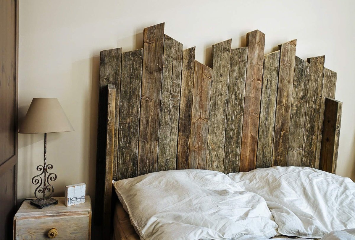 Изголовье из досок