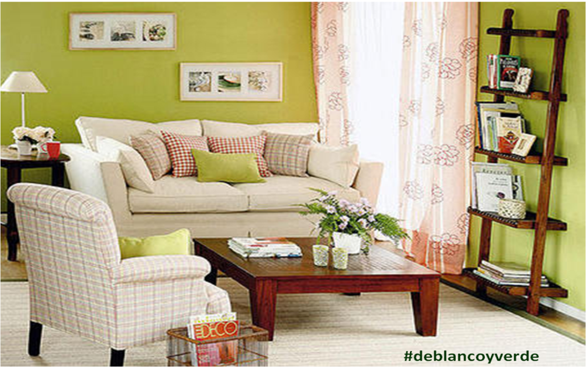 Гостиная с фисташковым диваном