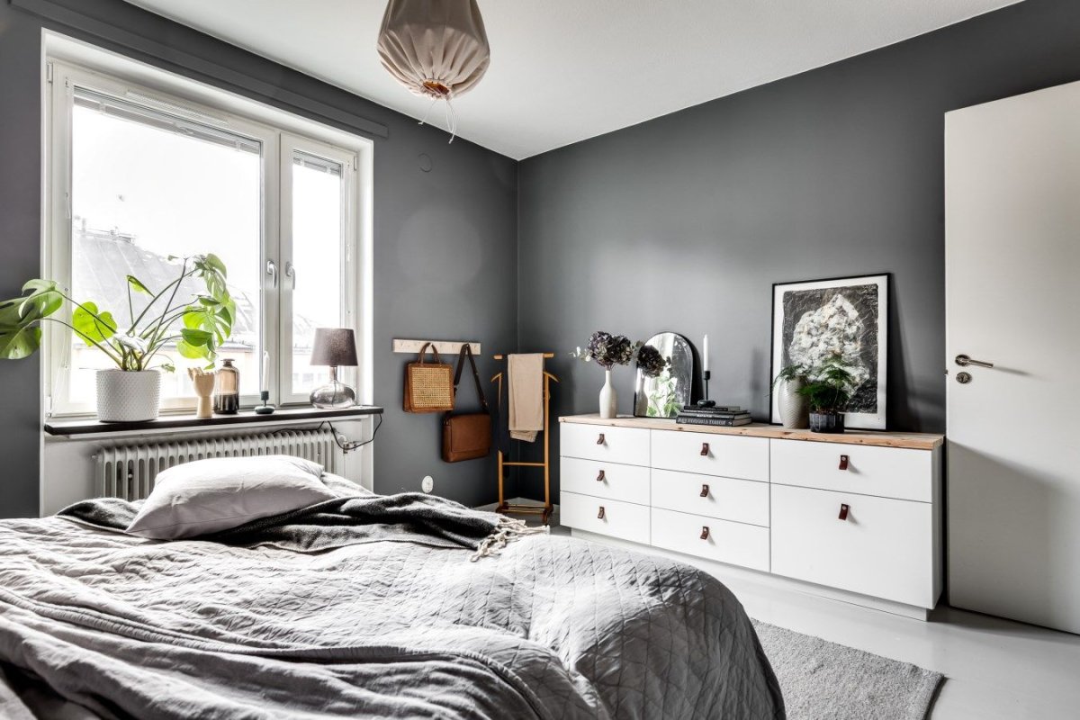 Темно серая мебель в интерьере спальни стиль хюгге