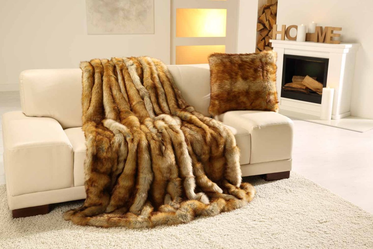 Меховой плед на кресло