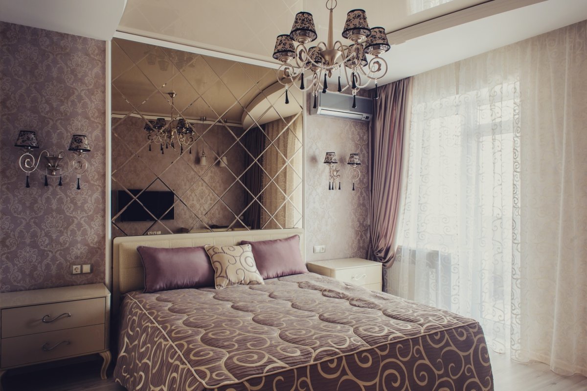 Интерьер спальни в розово коричневых тонах