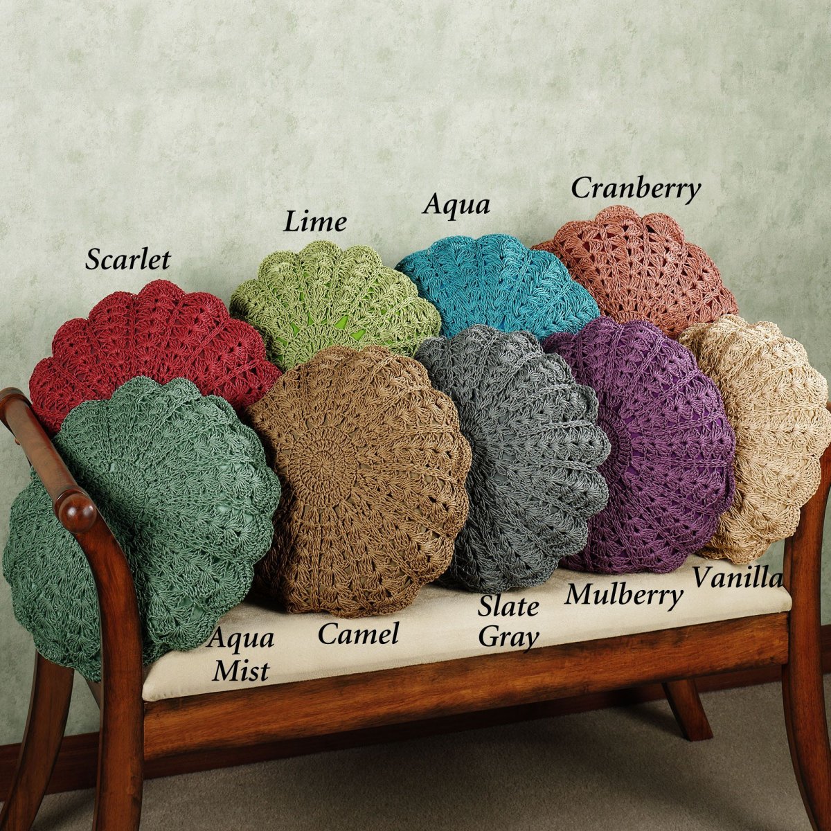 Подушки диванные овальные вязаные