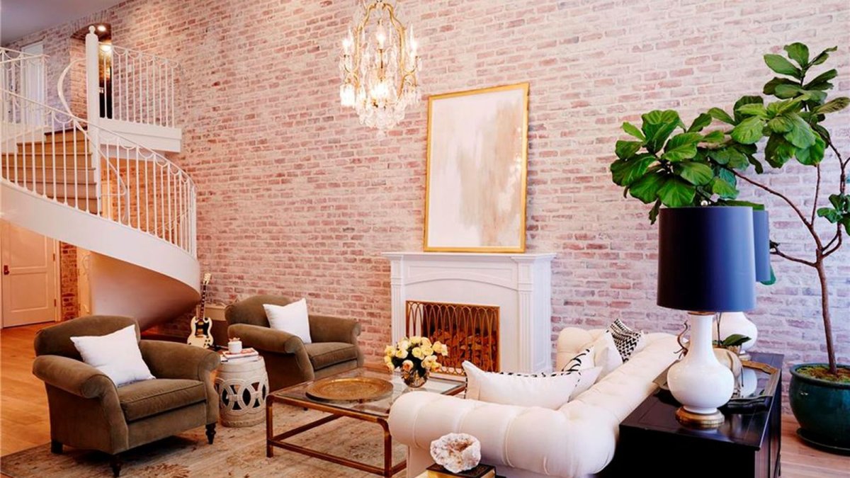 Кирпичная стена цвет