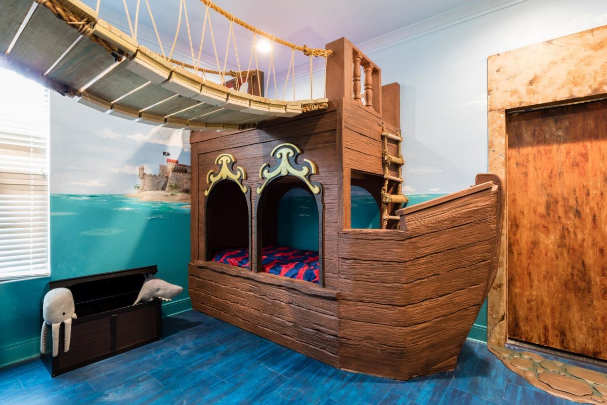 Кровать корабль для мальчика