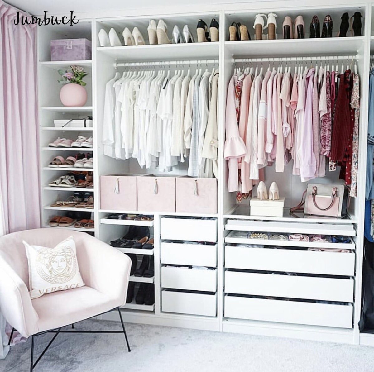 Шкаф для девушки в спальню