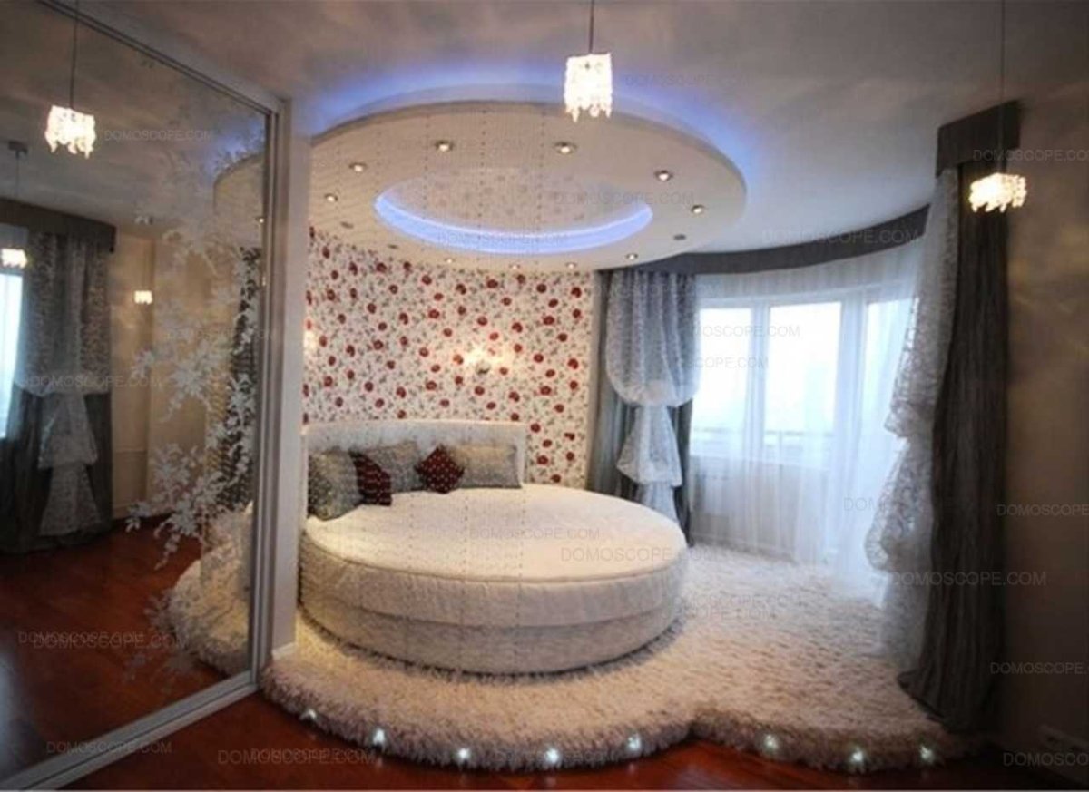 Спальня с круглой стеной
