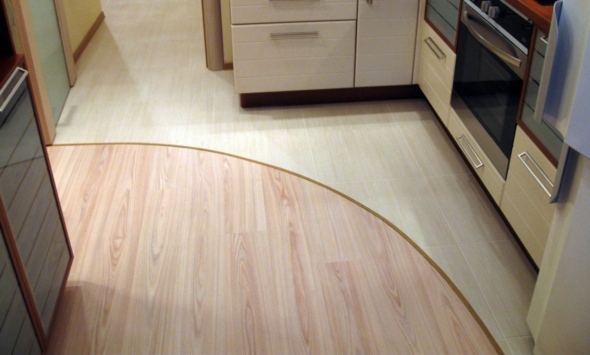Комбинированные полы на кухне
