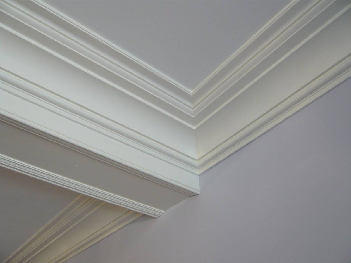 Плинтус потолочный r01-110