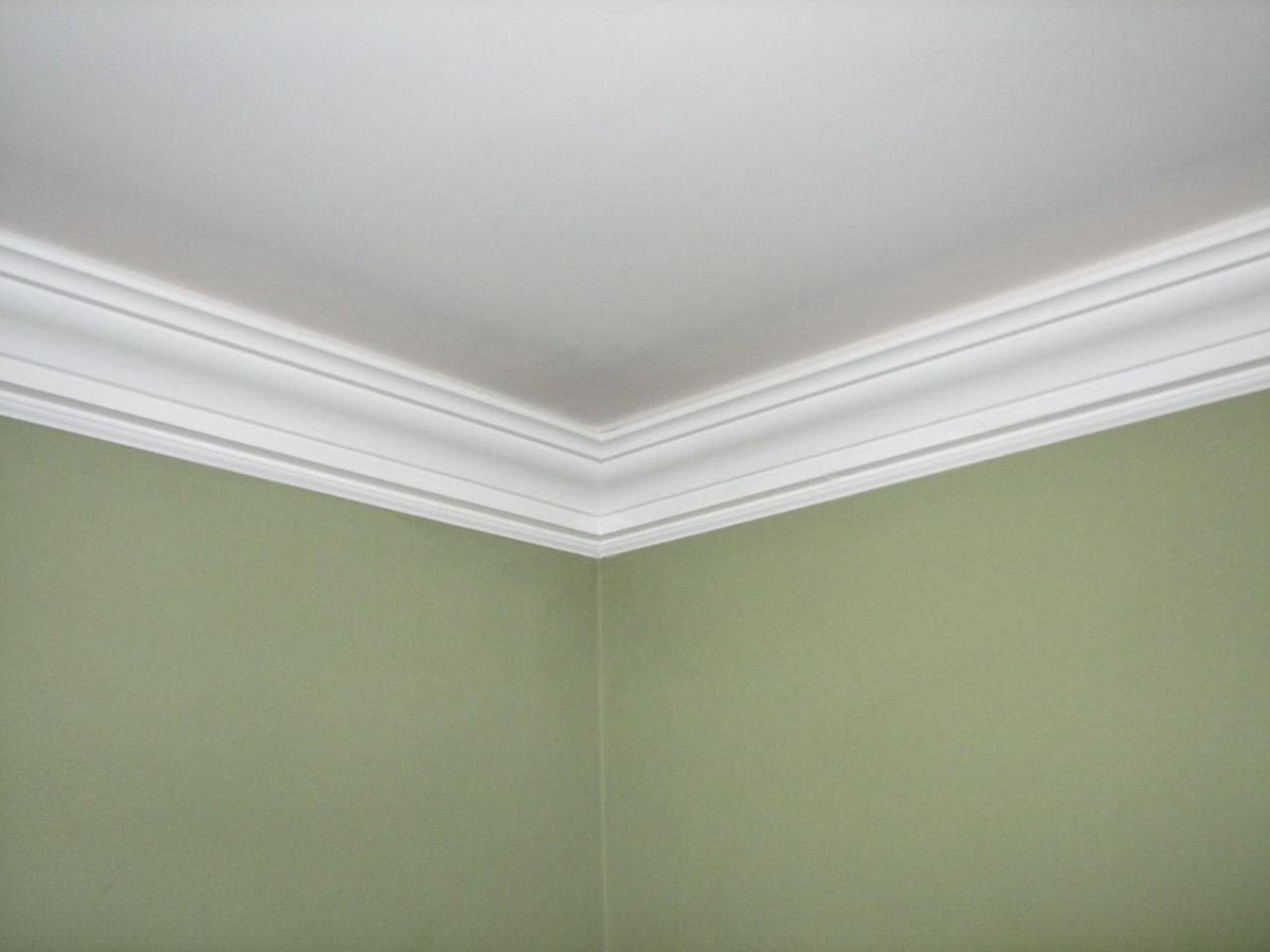 Плинтус потолочный 09002d