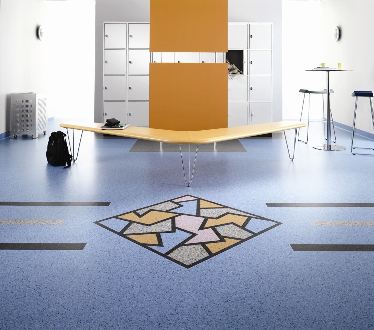 Гомогенный коммерческий линолеум в интерьере