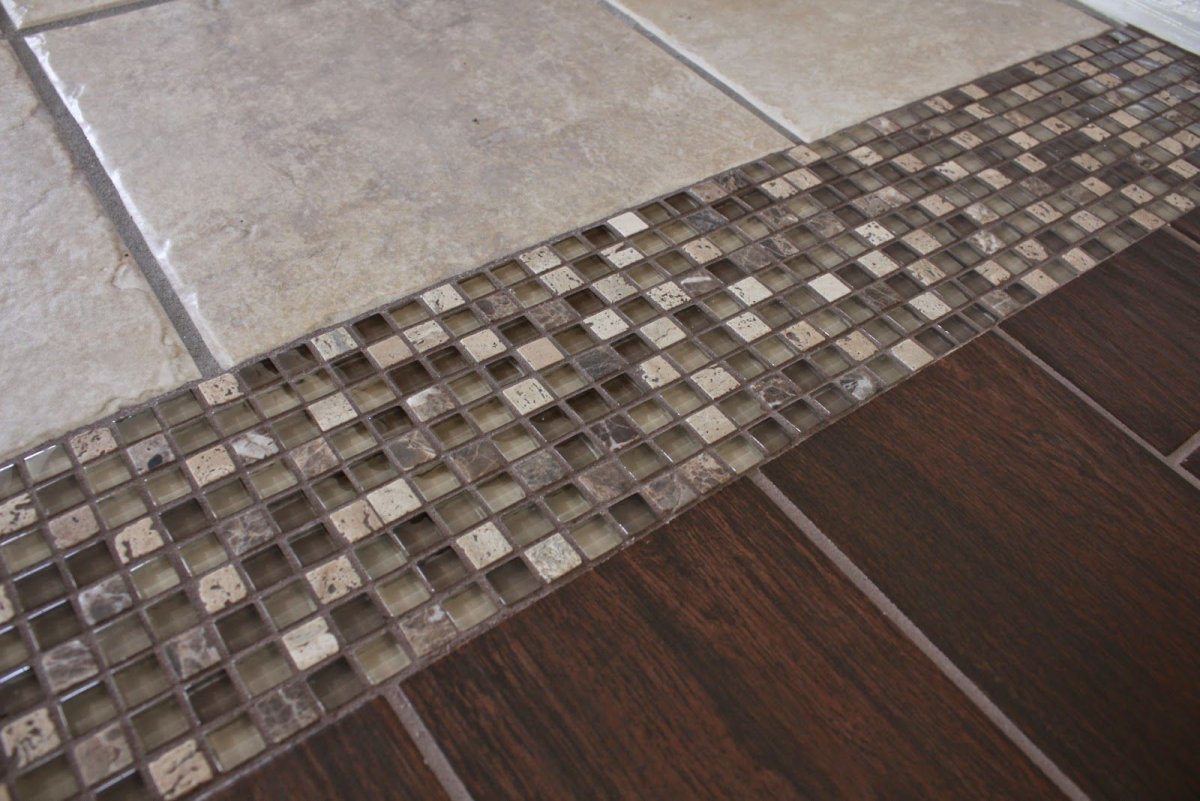Мозаика из керамогранита под дерево