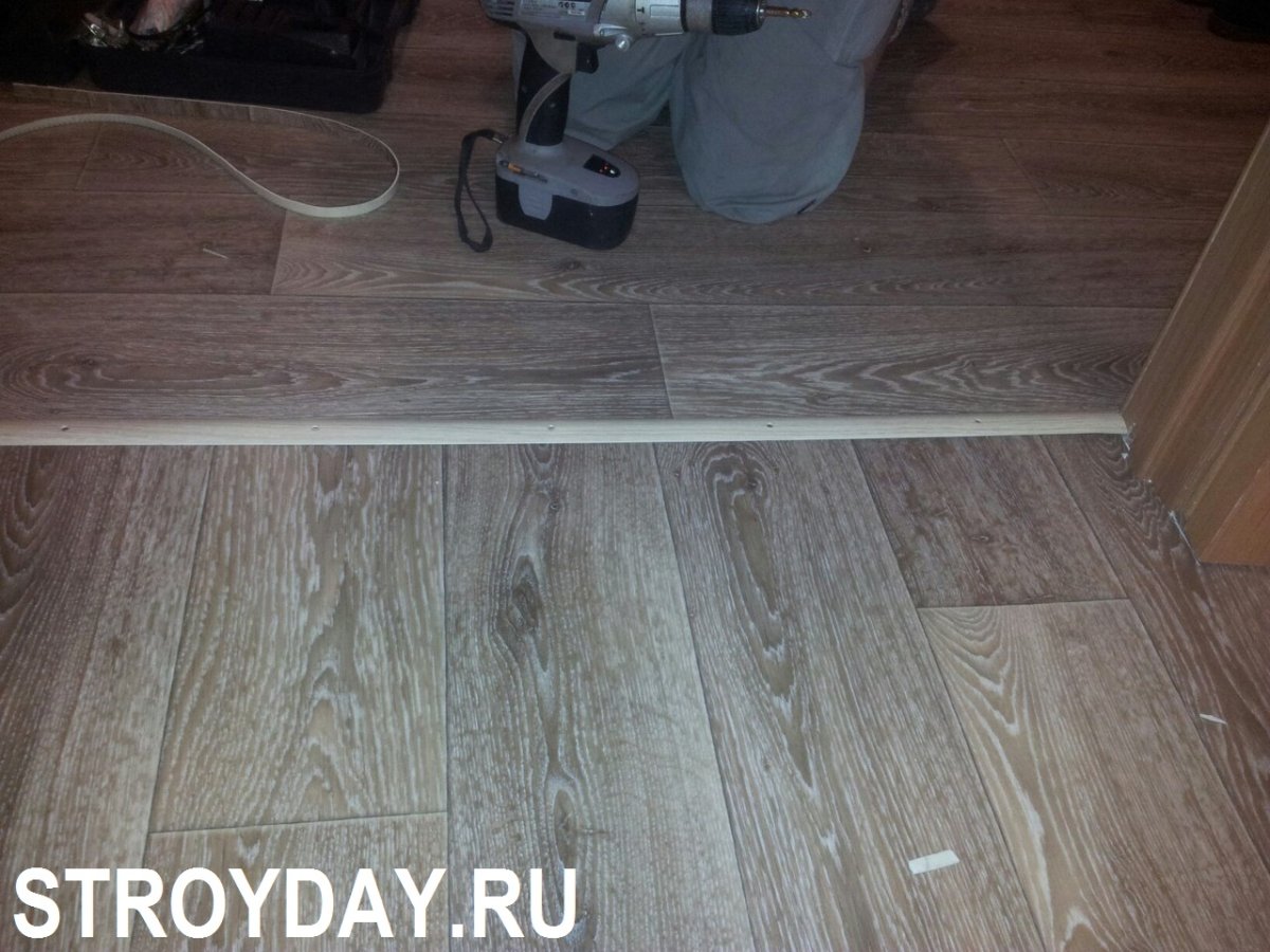 Стык линолеума