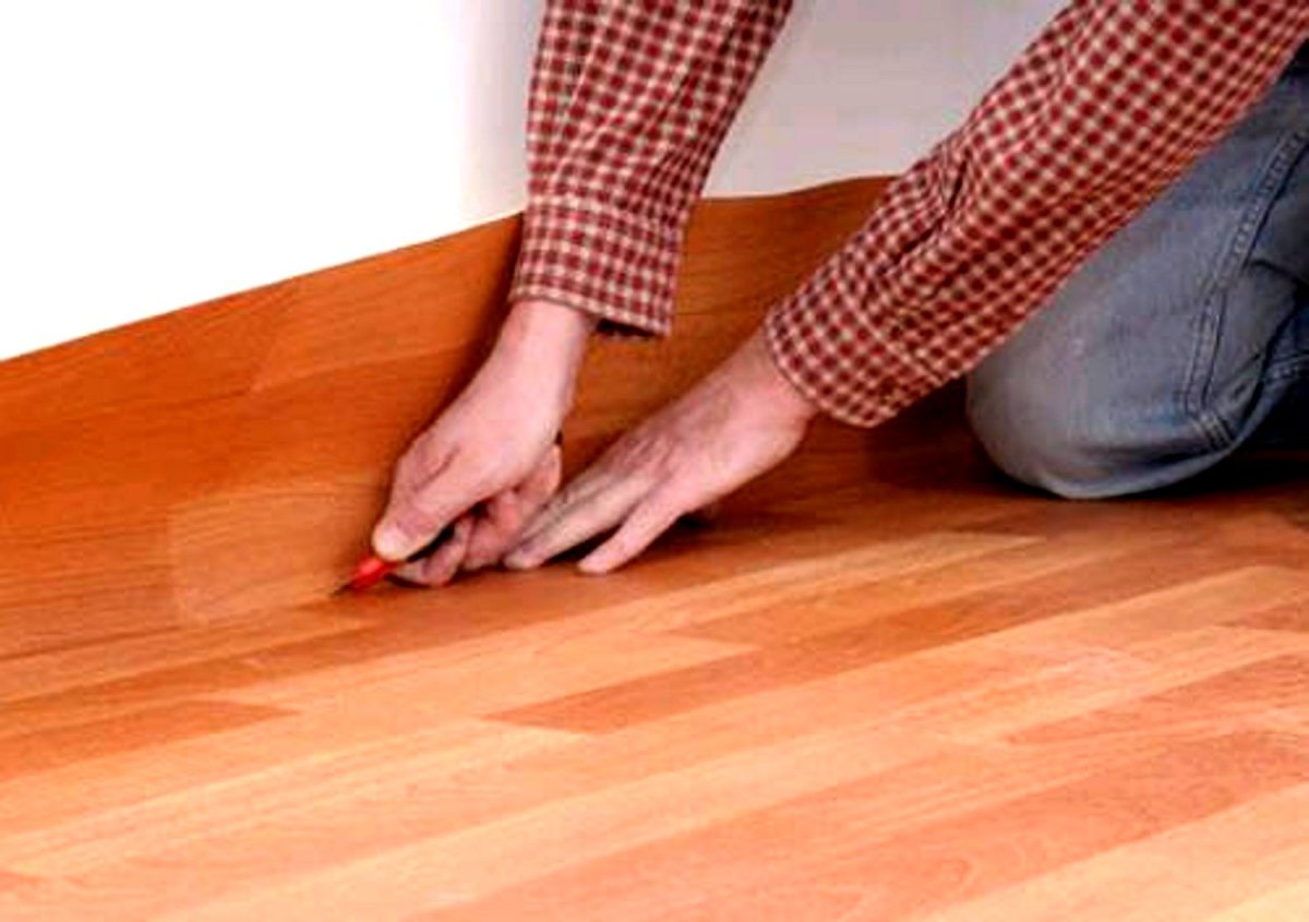 Стелим линолеум