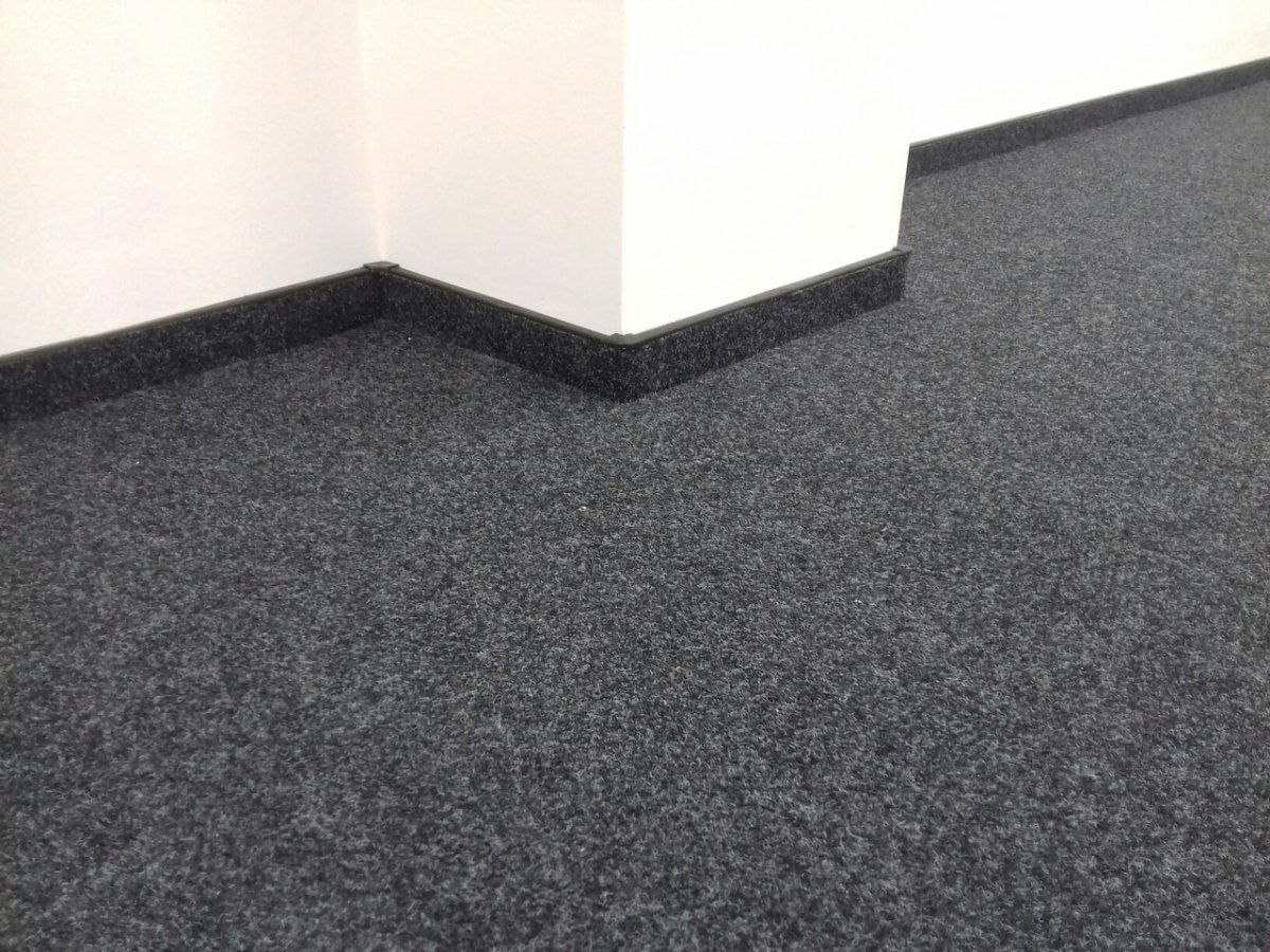 Плинтус под ковролин