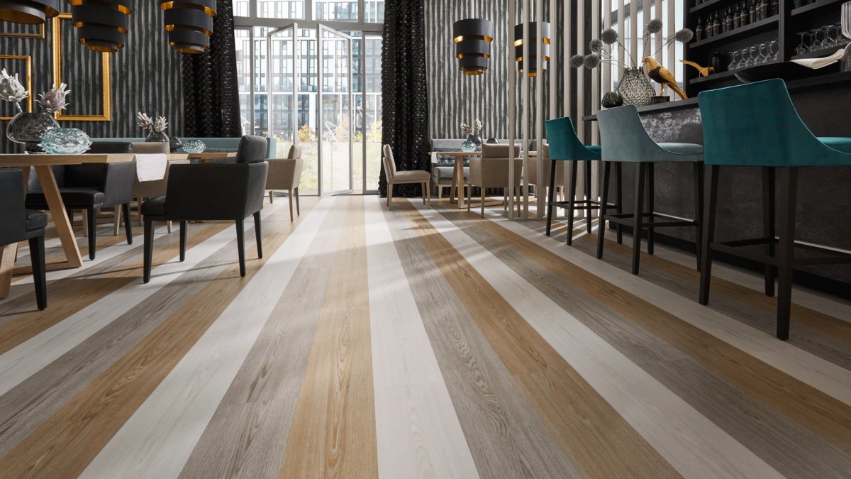 Интерьер с полосатым полом