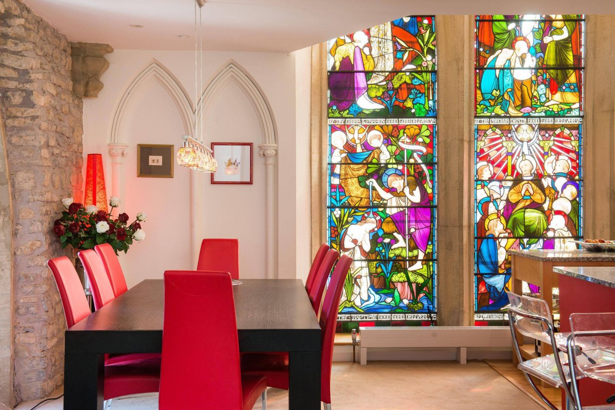 Цветное стекло в интерьере