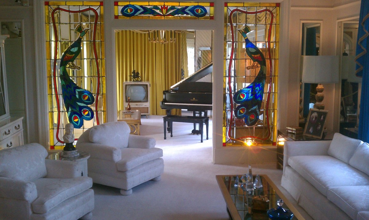 Варианты использования техники витраж в современном интерьере