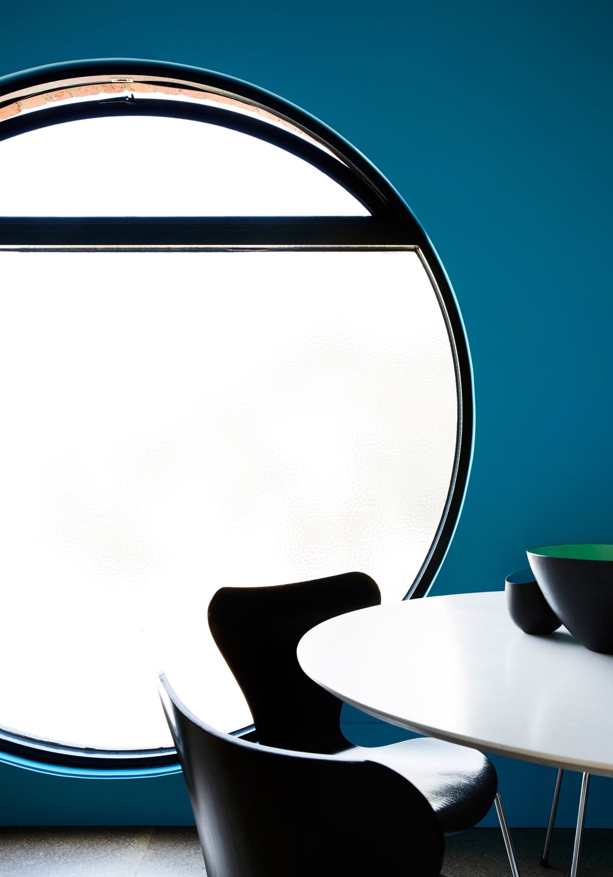 Круглое окно в интерьере