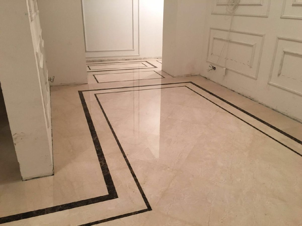 Мраморная плитка в прихожей