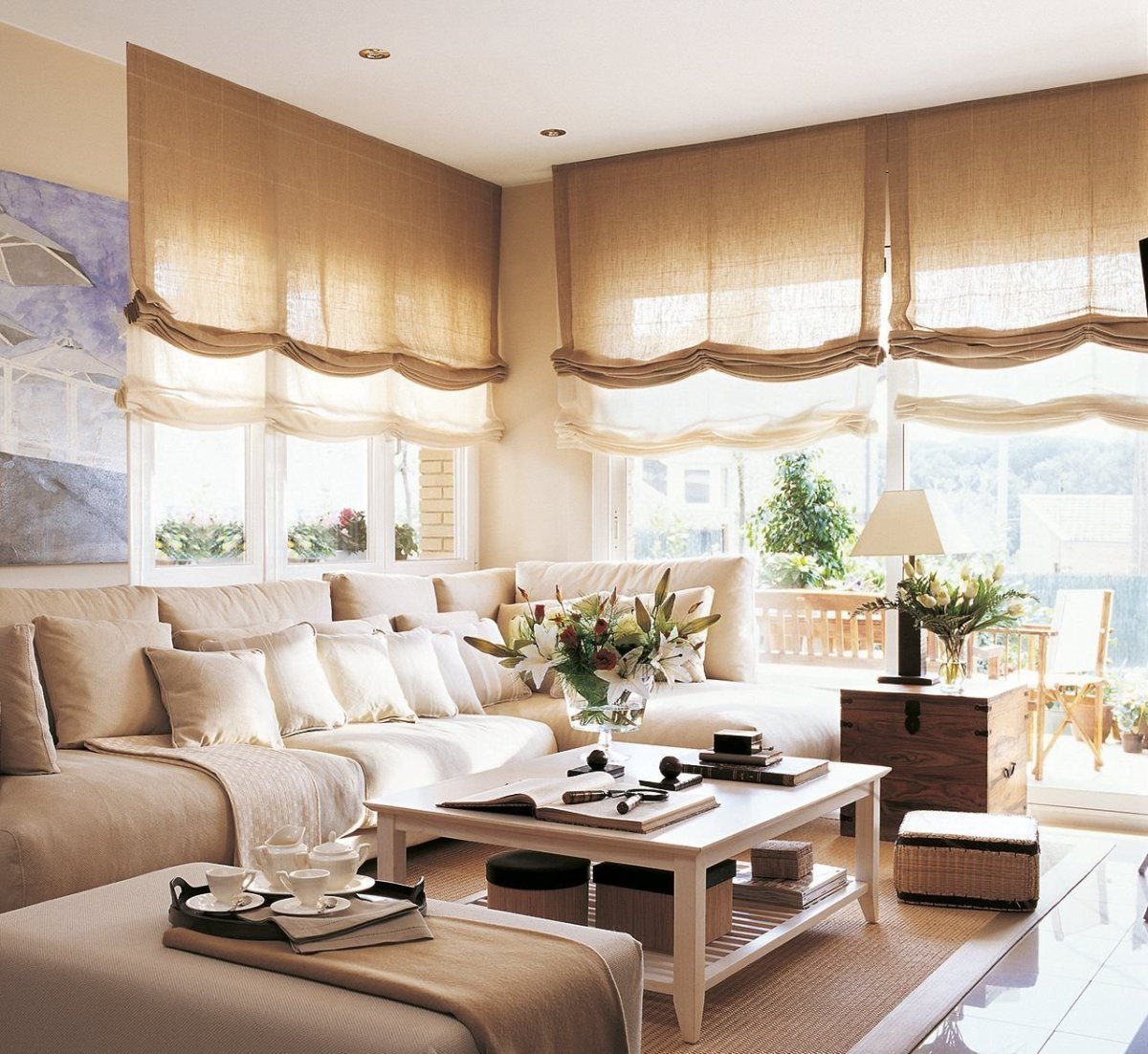 Римские шторы в гостиной