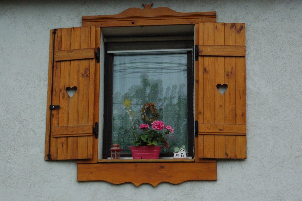 Ставни на окна деревянные наружные