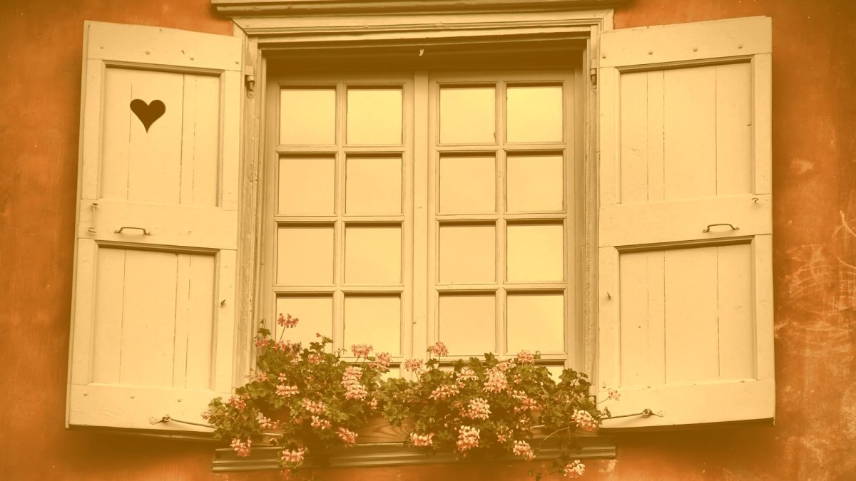 Окно со ставнями изнутри