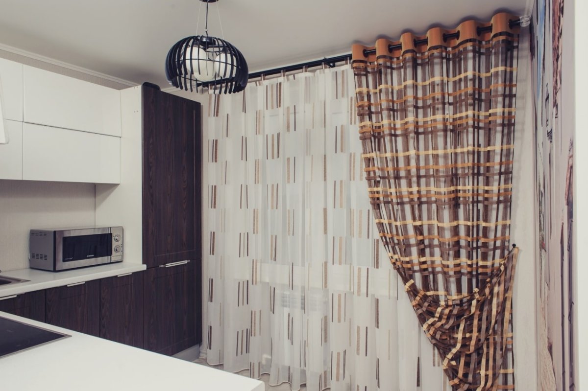 Шторы на кухню в полоску горизонтальную