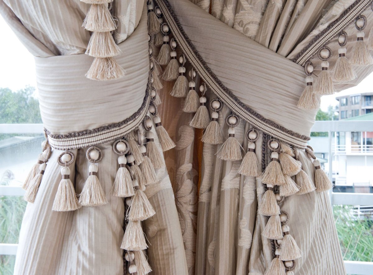 Декоративная ТЕСМА В стиле Прованс на шторе