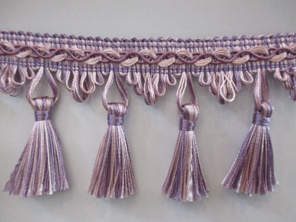 Декор для штор в виде тесьмы с кисточками