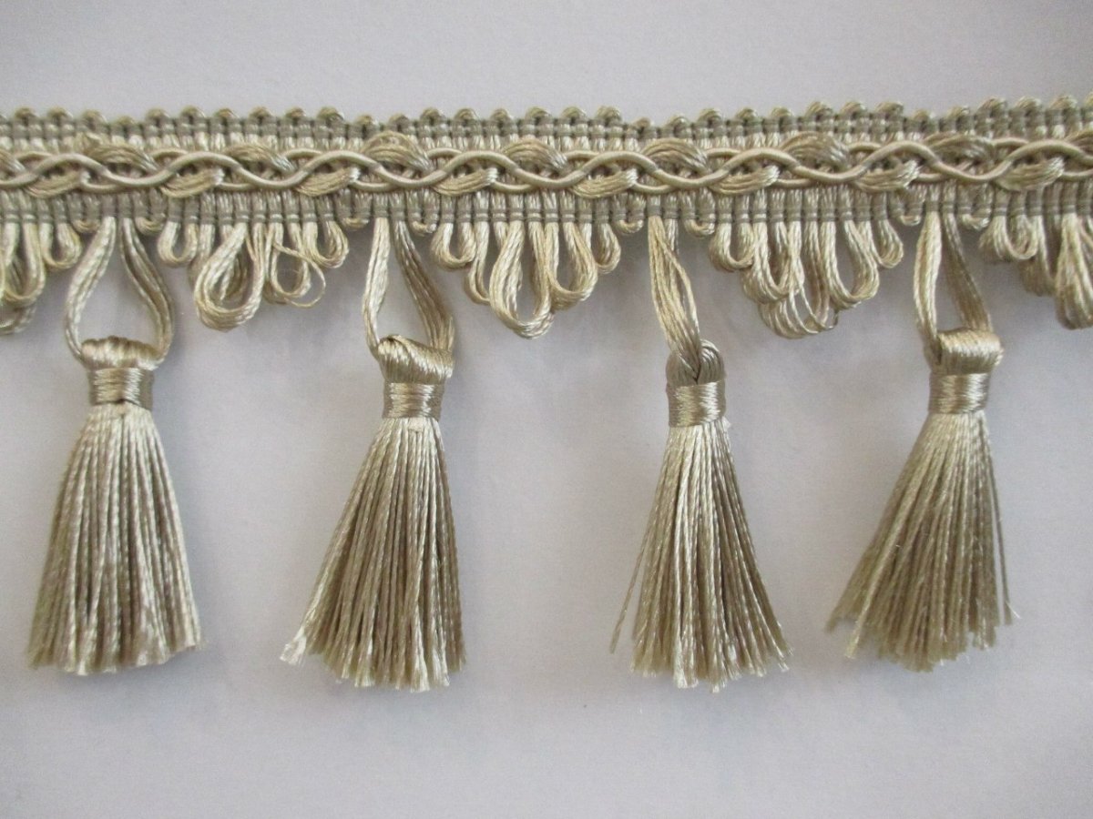 Знамя с бахромой и кистями