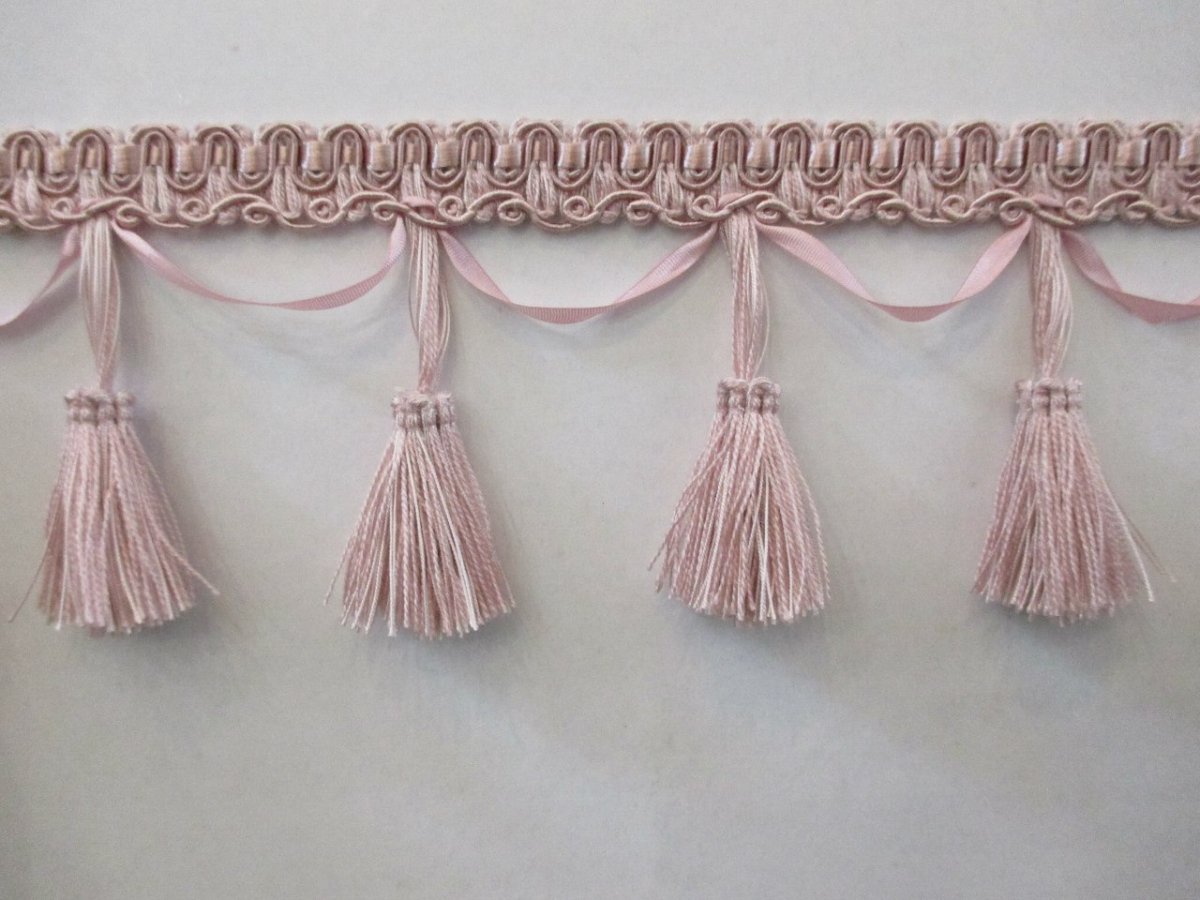 Бахрома на шторы шарики сиреневые