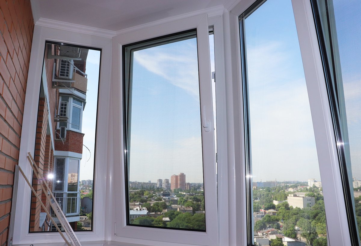 Пластиковые окна на балкон Рехау