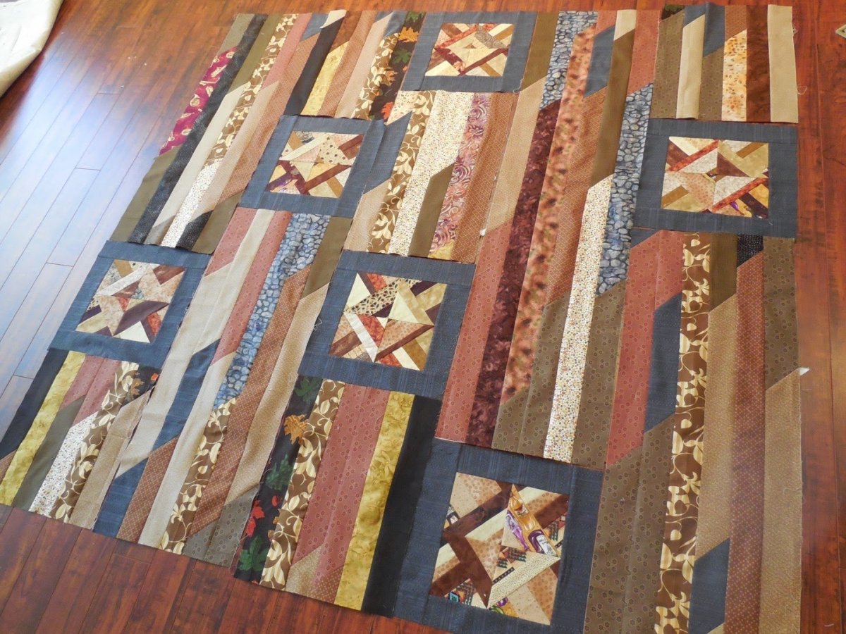 Лоскутное одеяло из полосок ткани