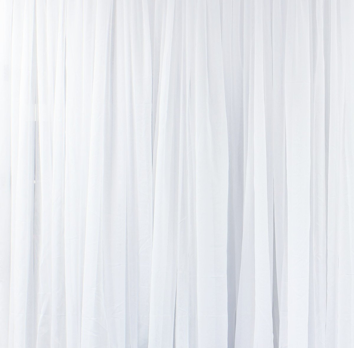 Тюль на белом фоне