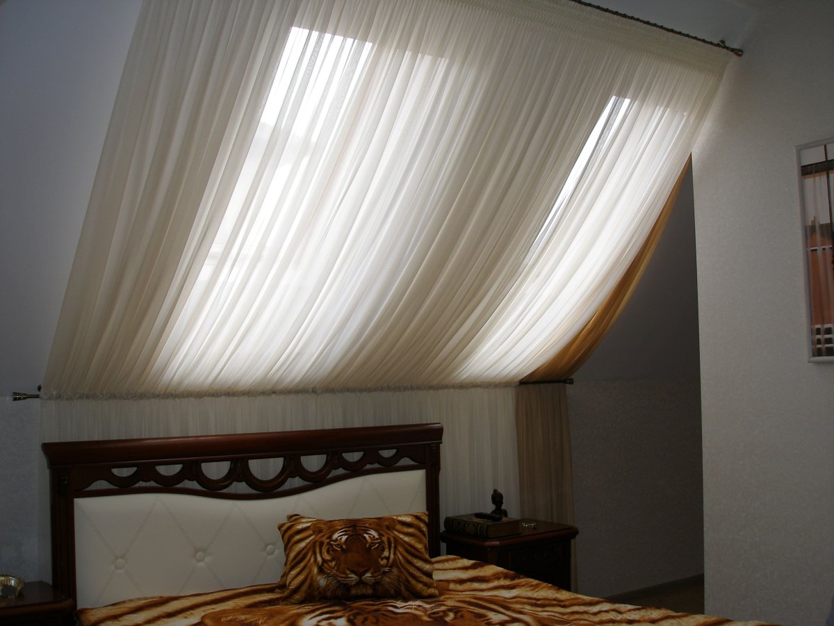 Тюль на мансардное окно