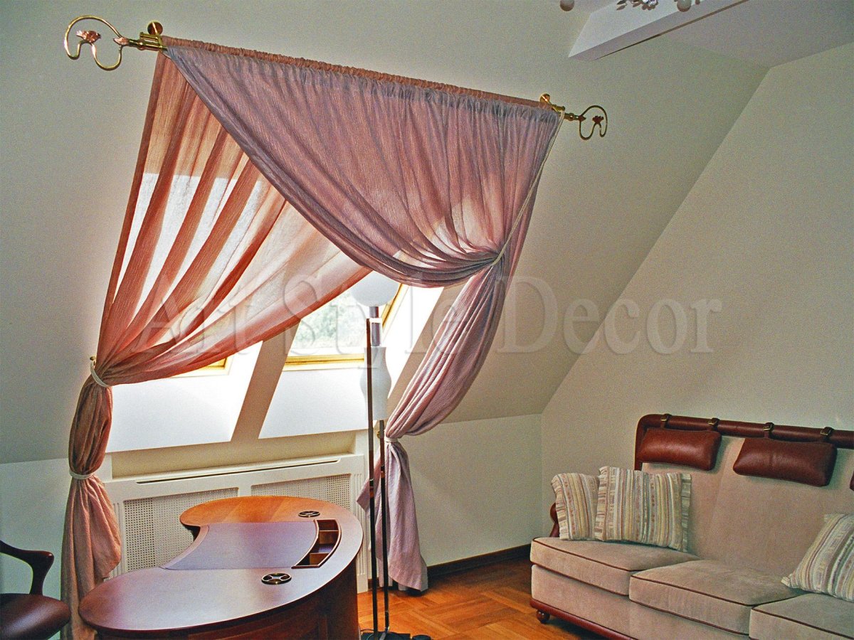 Шторы на наклонные мансардные окна
