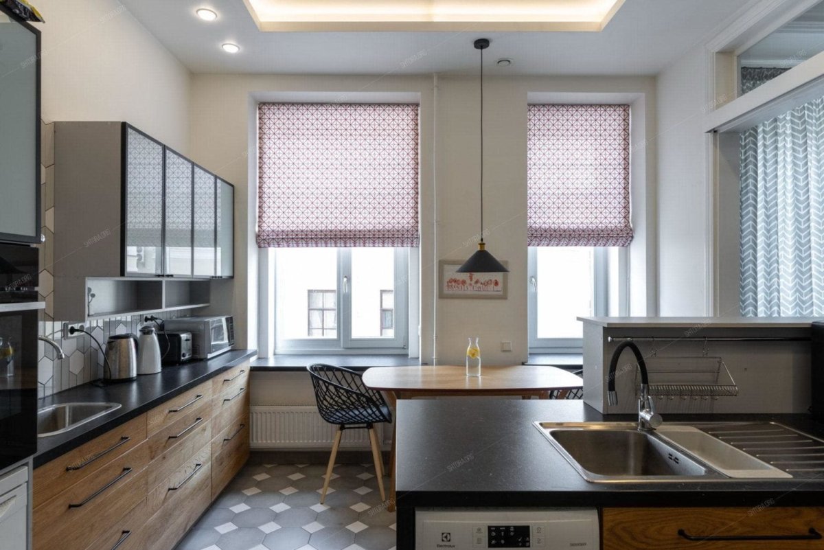 Кухня с 2 окнами на одной стене