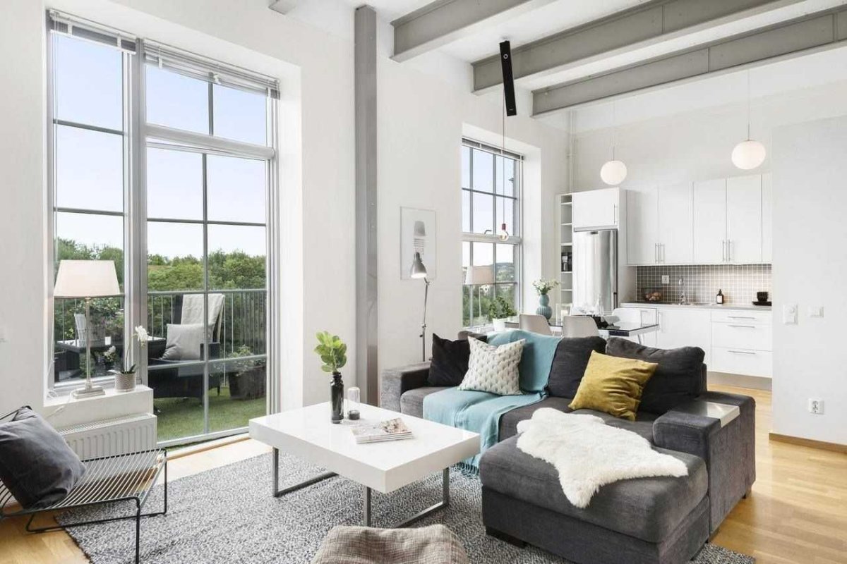 Гостиная в скандинавском стиле с панорамными окнами
