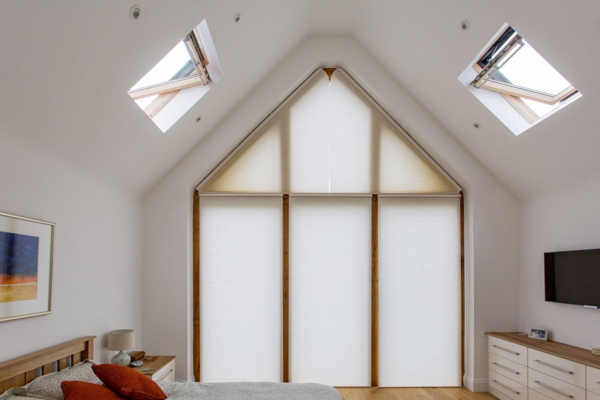 Шторы на треугольные окна короткие