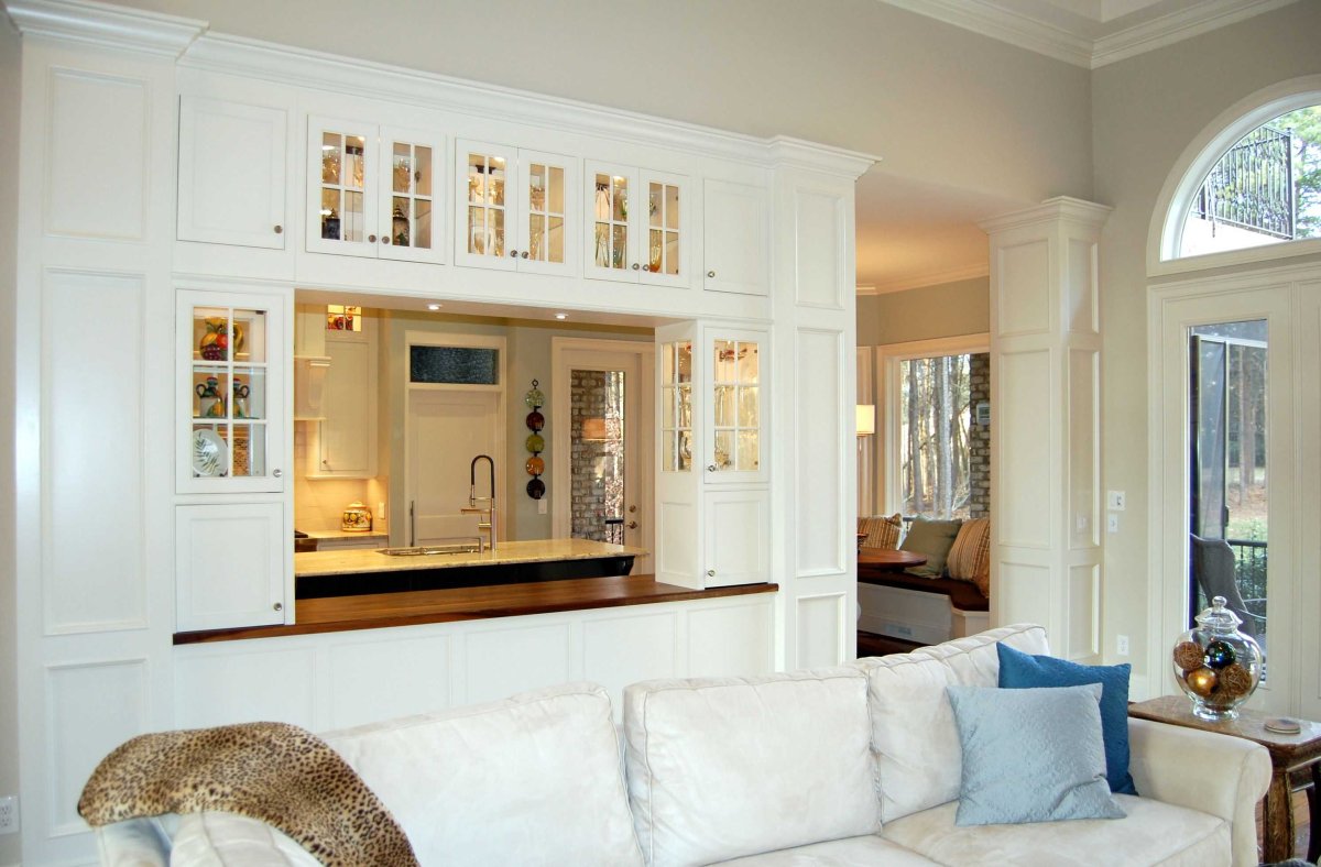 Окно между комнатами